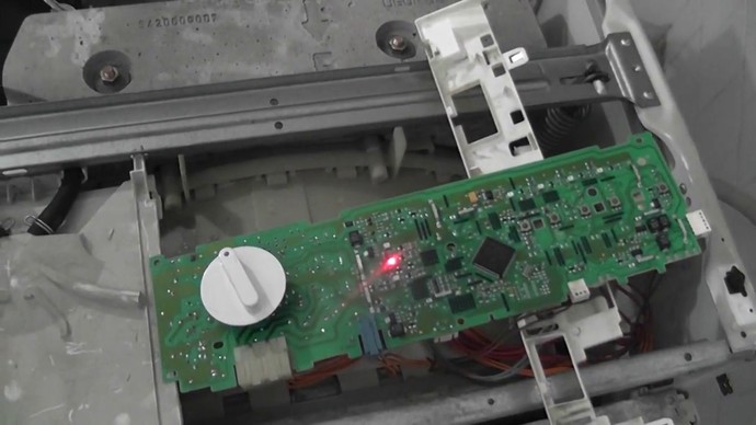 Çamasır makinesinin içindeki su nasıl boşaltılır?