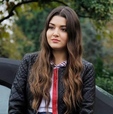 Kızlar neden ısrarla Hande Erçel'i paylaşıyor?
