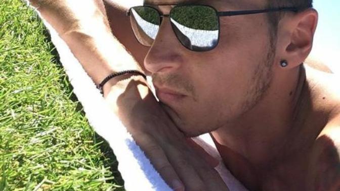 Mesut Özil sizce de çok yakışıklı değil mi😋😌?