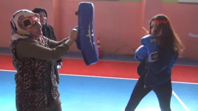 Tesettürlü biri kick box yapabilir mi?