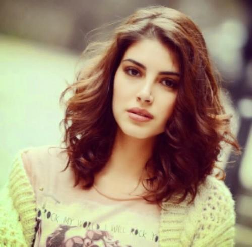 Deniz Baysal mı Hande Erçel mi daha güzel? ANKET?