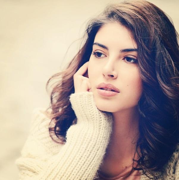 Deniz Baysal mı Hande Erçel mi daha güzel? ANKET?