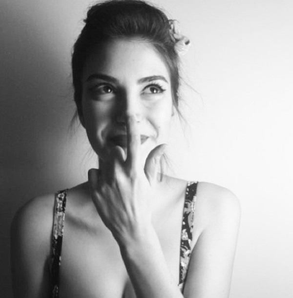 Deniz Baysal mı Hande Erçel mi daha güzel? ANKET?