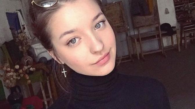 Lezbiyen değilim ama şu kızın güzelliğine hayranım, müthiş değil mi?