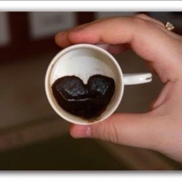 Arkadaşlar acaba fal cafelerden  İzmir  kemeraltı sevdam cafe ye gittiginizde sizde büyü var diyerek işlem yapıldı mı?