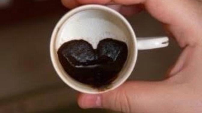 Arkadaşlar acaba fal cafelerden  İzmir  kemeraltı sevdam cafe ye gittiginizde sizde büyü var diyerek işlem yapıldı mı?