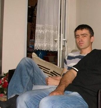 Göz altımdaki yağ kaybı nedeniyle yüzümdeki ifade yaşlı. benden büyük dayılar bana abi diyor. nasıl kurtulabilirim?