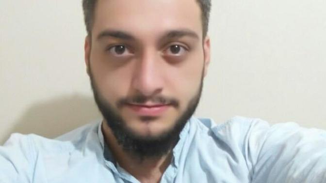 Bir çok kişi Hakan Çalhanoğlu'na benzediğimi iddia ediyor. Sizce benzerlik var mı?