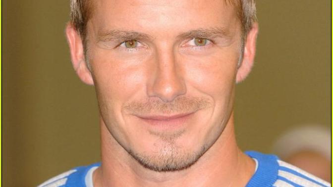 David beckham'la evli olsanız brad pitt'de size yürüse davidi aldatır mısınız?