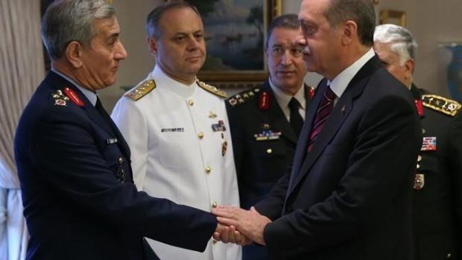 Akın Öztürk hakkında ne düşünüyorsunuz?