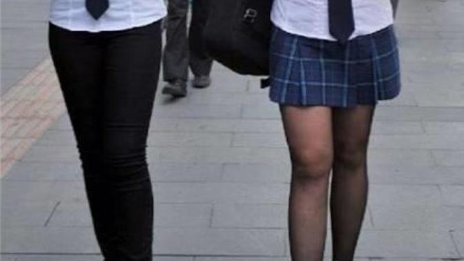 Kızlar, Lisede etek mi giydiniz/giyiyorsunuz pantolon mu? Eteğin altına çorap giymeyen var mı?