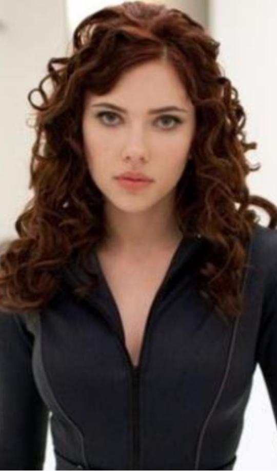 Scarlett Johansson'a benzetiyliyorum güzel mi?