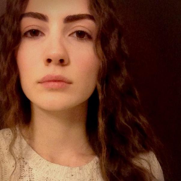 Kızların yüz bölümü çok tatlı hoşuma gidiyor sizcede öyle mi?