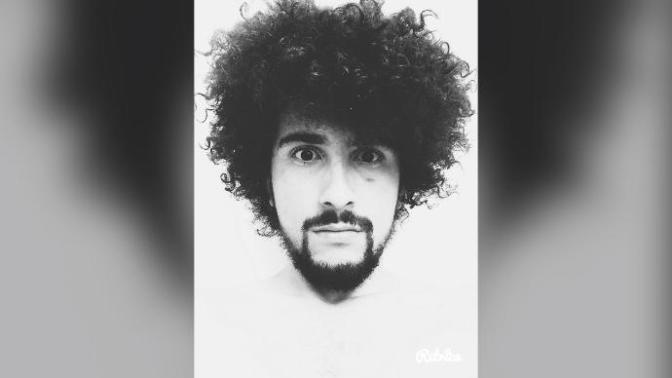 Kıvırcık saçlı erkeğe küpe gider mi? Resmime bakarak yorumlar mısınız?