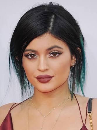 Hangisi daha güzel Kendall Jenner mı Kylie Jenner mı?