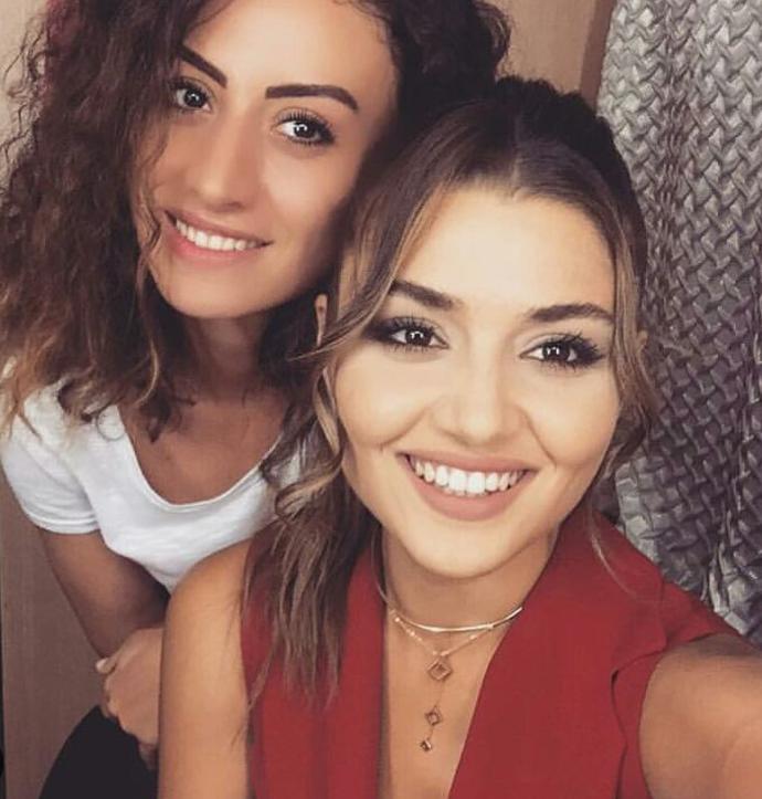 Hande Erçelde Tam Köylü Güzeli Tipi Yokmu?