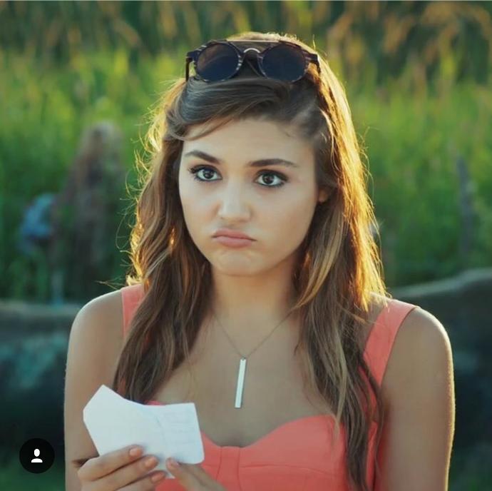 Hande Erçelde Tam Köylü Güzeli Tipi Yokmu?