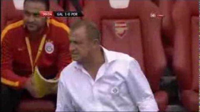 Futbol oynayan erkekler çok çekici değil mi?