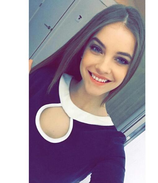 Barbara Palvin'i Gözü Mavi Olmasa Da Beğenir miydiniz?