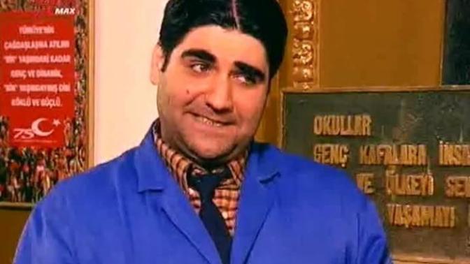 Kızlar Nolur Şu Saçlarınızı Ortadan İkiye Ayırmayın Ya :D Bu Kızlar Hakkında Ne Düşünüyorsunuz :>) ?