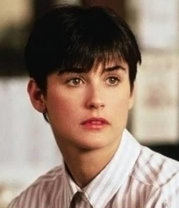 Kısa saçın en az Demi Moore kadar yakıştığı başka bir insan daha var mı? Kısa saçlı kadınlar hakkında düşünceleriniz?