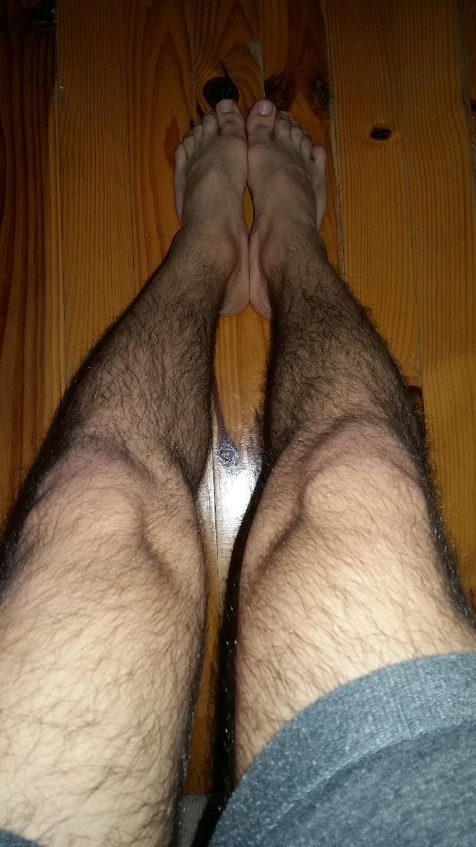 Arkadaşlar bacak kıllarımı hiç aldırmadım ve malum yaz ayı bu şekilde dışarı çıkmaya utanıyorum ne yapmalıyım sizce?