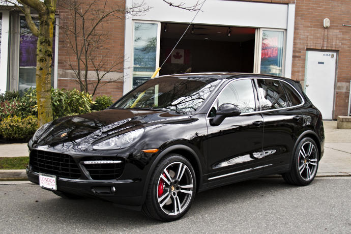 Porsche cayenne siyah mı beyaz mı ?
