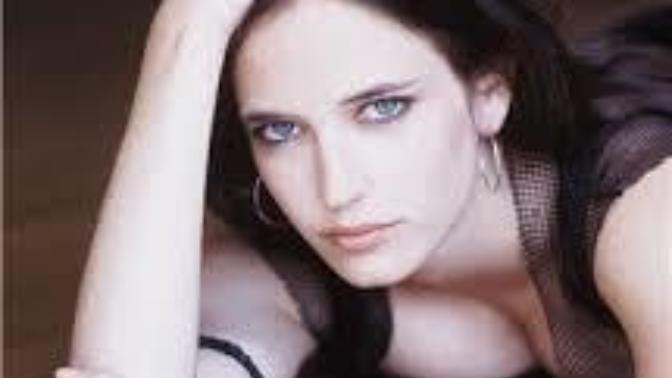 Arkadaşlar. Açaba aranızka kaç kişi eva greeni tanıyor. Güzel görmek istiyen gelsin buyursun😀?