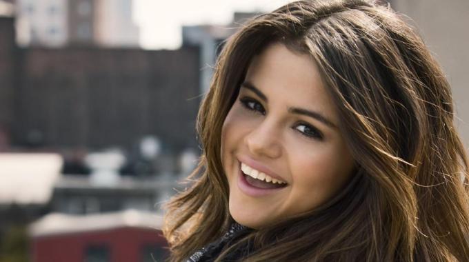 Selena Gomez den daha güzel kız var mı?