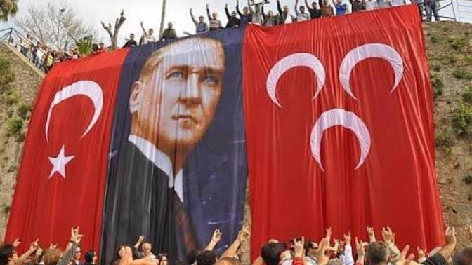 AKP'li olup Atatürk'ü seven var mı?