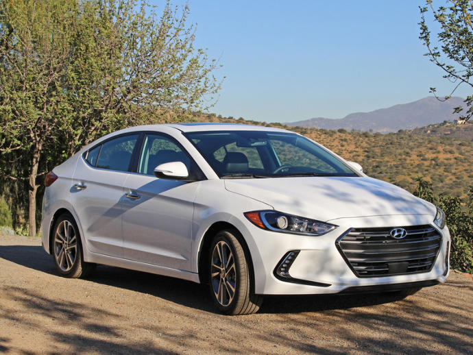 Yeni hyundai elantra almayı düşünüyorum sizce nasıl araç?