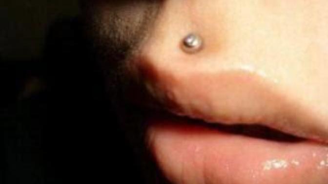 Dudak üstü piercing sizce nasıl duruyor?
