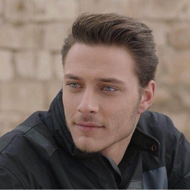 hayat sevince güzeldeki burak çelik e aşık oldum of napıcam :( ?