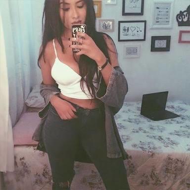 Sizce de Nara Almeida güzel değil mi? Kendisi İspanyol bir manken ama duyduğuma gore ana baba farklı ikizi burada nerde?