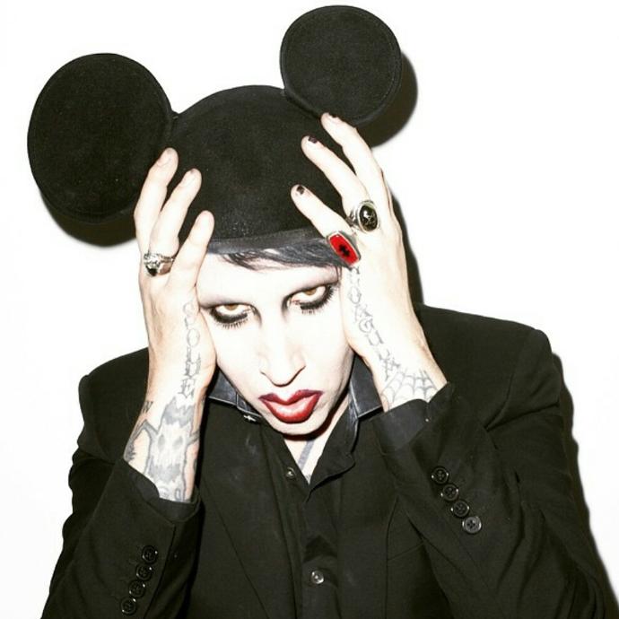 Sizce de Marilyn Manson çekici değil mi?