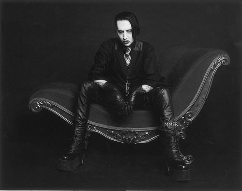 Sizce de Marilyn Manson çekici değil mi?