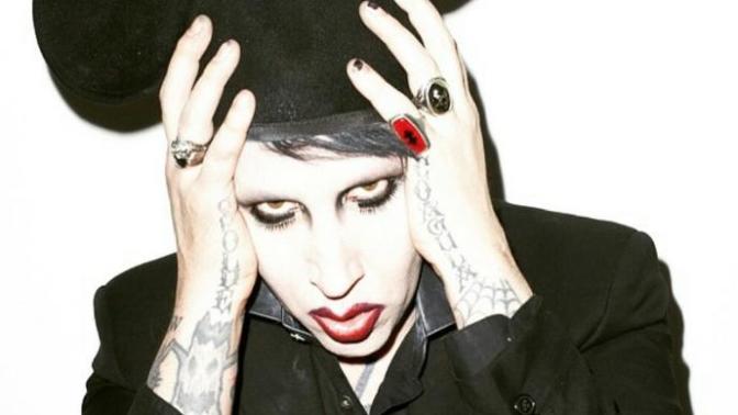 Sizce de Marilyn Manson çekici değil mi?