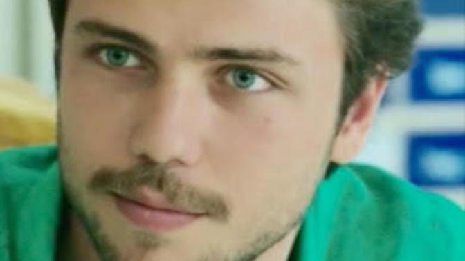 Tolga Sarıtaş (fotoğrafı ekte) bıyığı nasıl bırakılır?