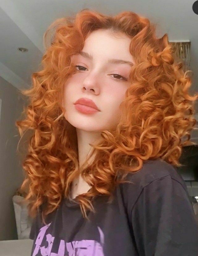 Kıvırcık kızlar niye seksi ve güzel görünemez?