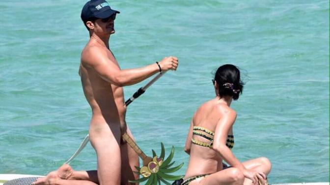 Orlando Bloom da sahilde çıplak gezen ünlüler akımına kapılmış. Olayın "boyutu" konusunda senin yorumun ne?
