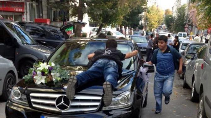 Gelin arabasının önünü kesip damattan para alma geleneğini daha önce duydunuz mu?