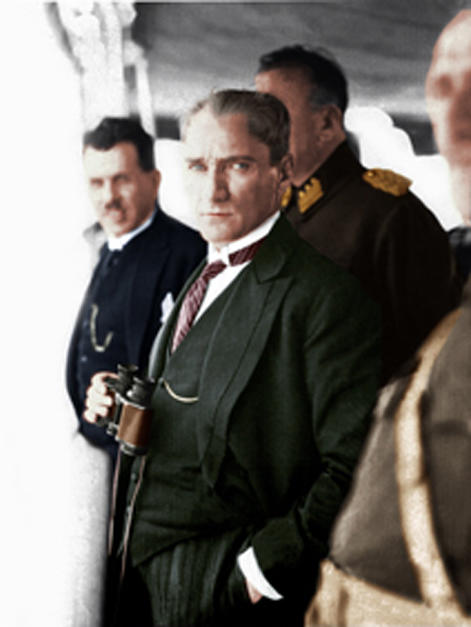 Atatürk'ün 1930 lu yıllarda bu kadar şık giyinmesi hakkında düşünceniz?