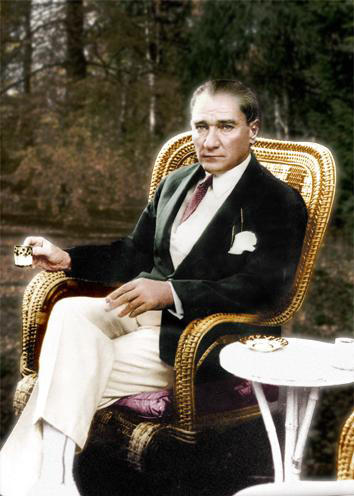Atatürk'ün 1930 lu yıllarda bu kadar şık giyinmesi hakkında düşünceniz?