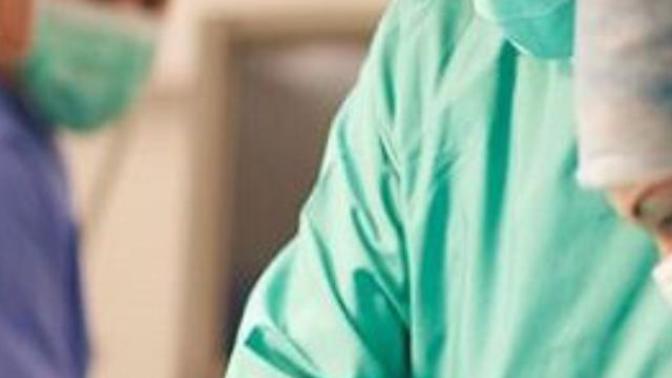 Doktorlar Ameliyatlarda Neden Yeşil veya Mavi Önlük Giyer?
