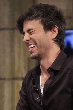 Merhaba KS 😈 burada Enrique Iglesias'a benzeyen biri var mı <br /><br />🙊🙊🙊 ?