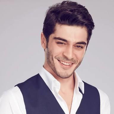 Burak Deniz Kadir İnanıra benzemiyor mu?