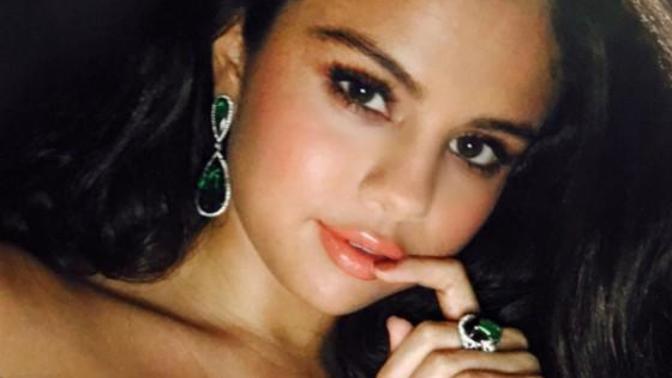 Selena Gomez Adriana Lima'dan daha güzel değil mi?