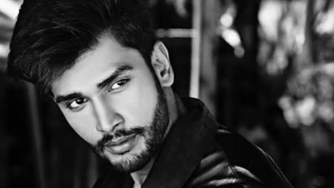 Rohit Khandelwal mi Burak Özçivit mi daha yakışıklı?