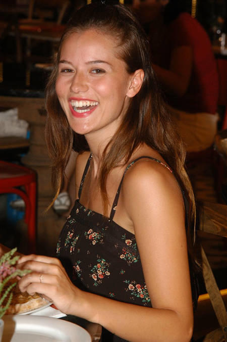 Cansu dere mi fahriye evcen mmi?
