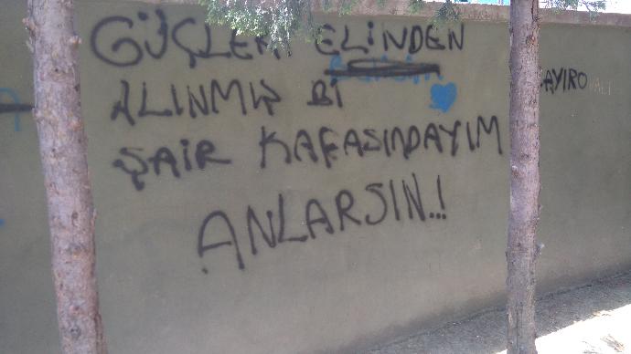 Semtinizde duvar yazıları var mı?